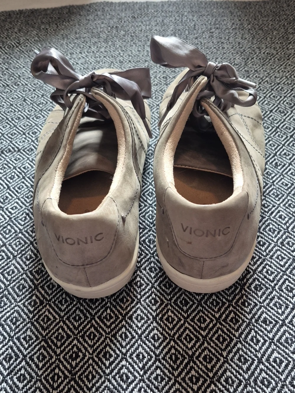 Vionic Lace Up Sneakers Size 9.5